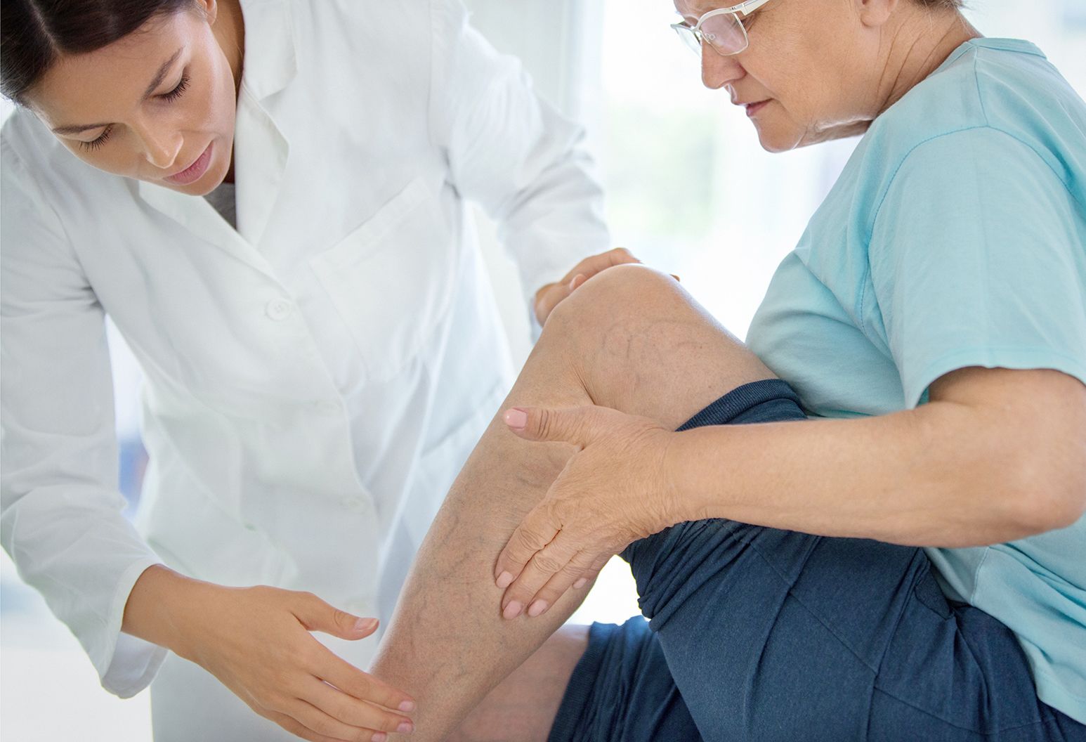 what kind of specialist treats varicose veins